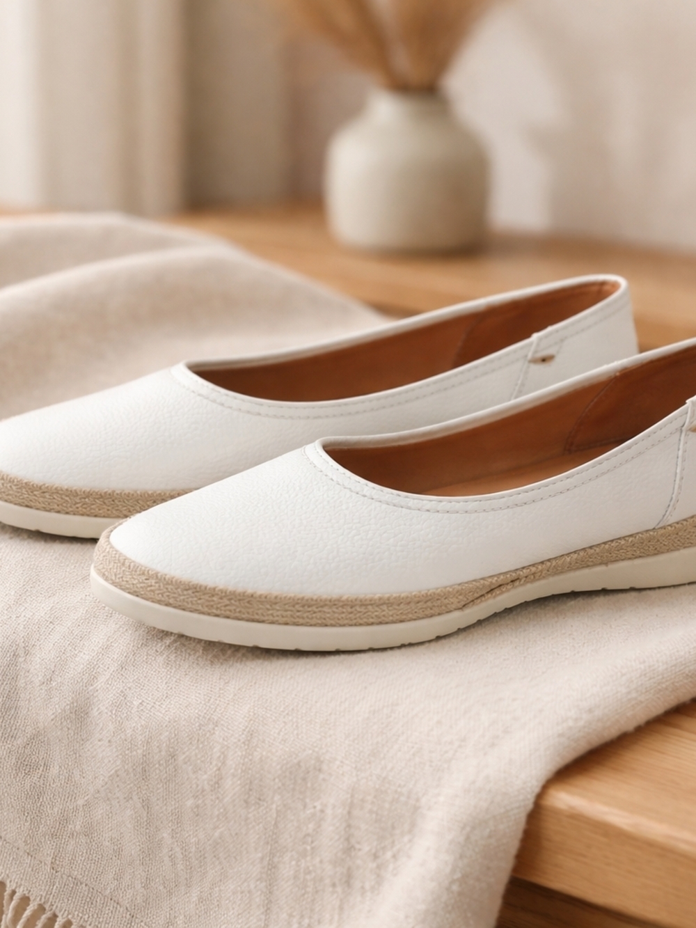 Verbenas White Leather Slip In Shoes Size 39/8 Made In Spain Minimalist Comfort - Picture 2 of 13
